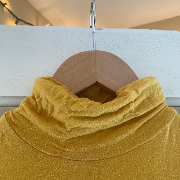 High Neck Tank Top - Picture 2 of 3